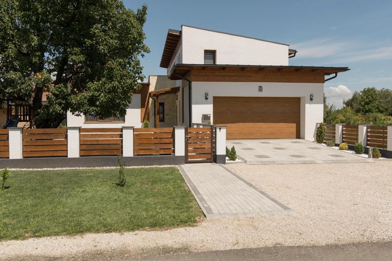 Villa EszterHáz Balatonkeresztúr Esterno foto